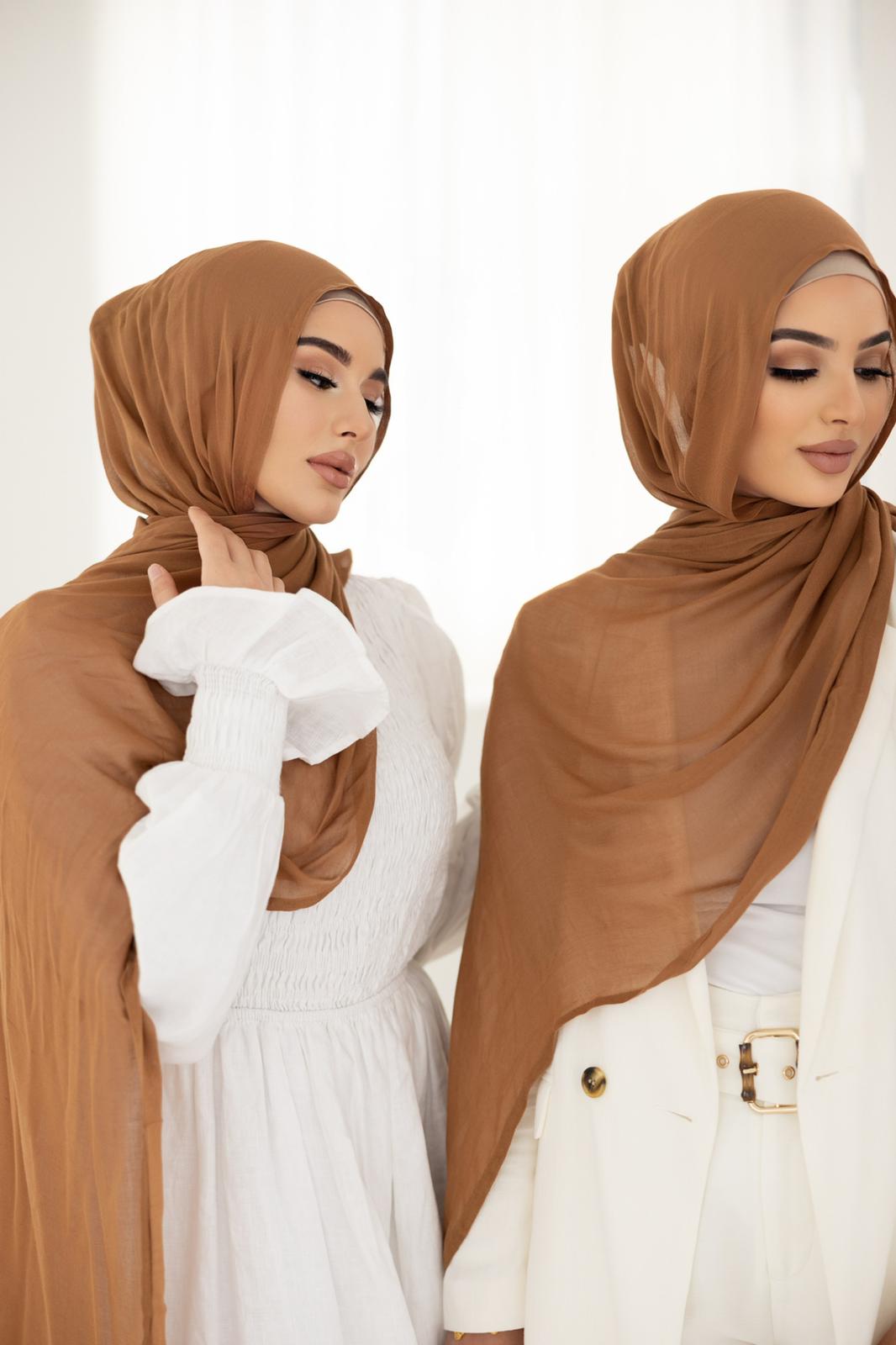 BRUNETTE HIJAB